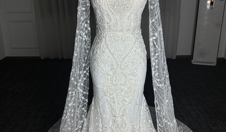 BE004 Front Mermaid Wedding Gown